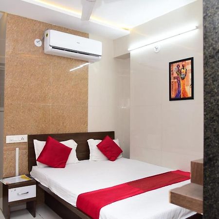 Nivant Lodge Solapur Bagian luar foto