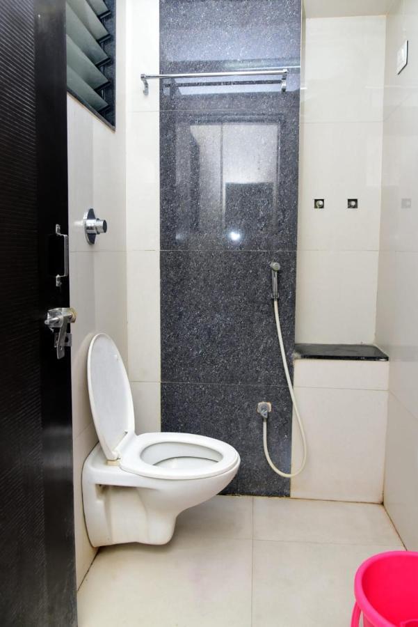 Nivant Lodge Solapur Bagian luar foto