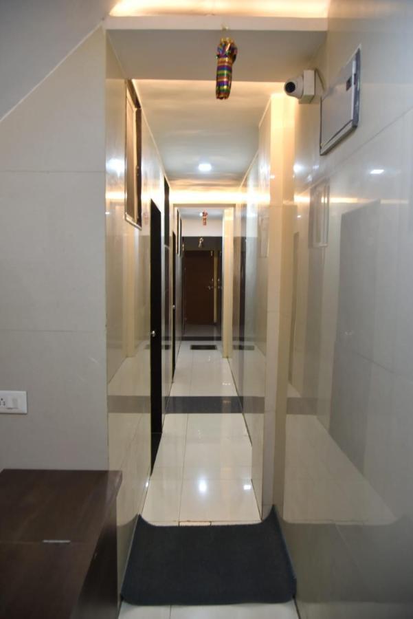 Nivant Lodge Solapur Bagian luar foto