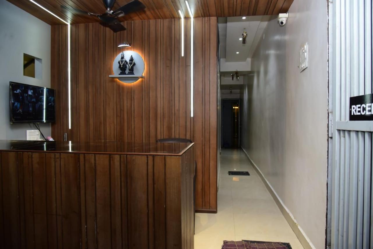 Nivant Lodge Solapur Bagian luar foto