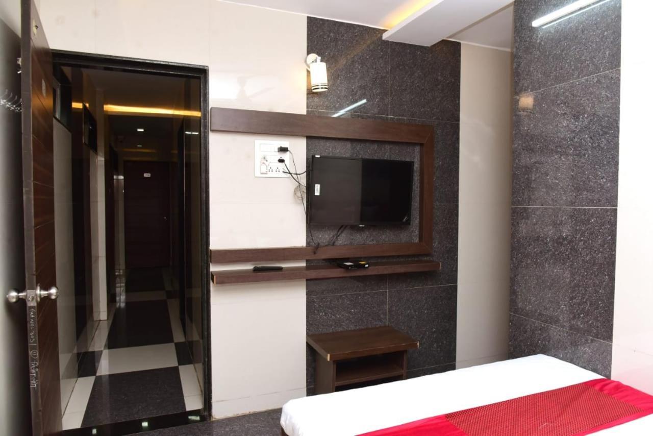 Nivant Lodge Solapur Bagian luar foto